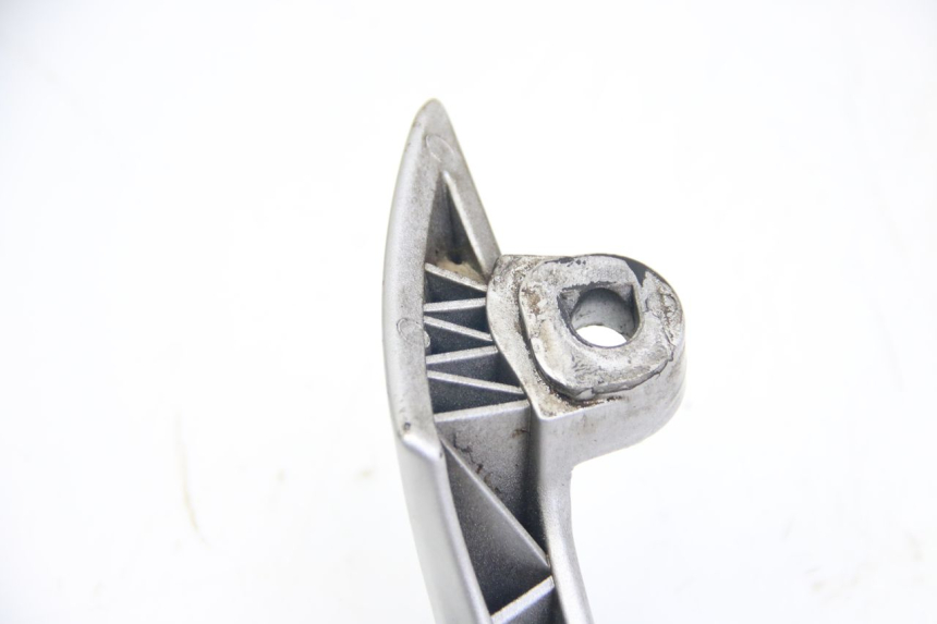 photo de SUPORTE DE BAGAGEM SUZUKI SIXTEEN 125 (2008 - 2010) - Zoom do estado de desgaste
