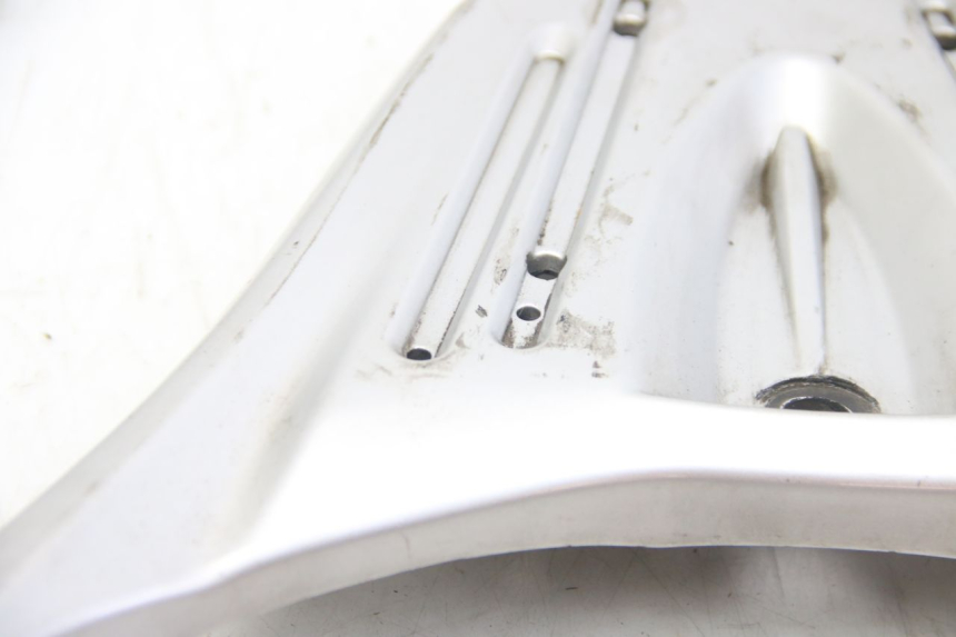 photo de SUPORTE DE BAGAGEM SUZUKI SIXTEEN 125 (2008 - 2010) - Zoom do estado de desgaste