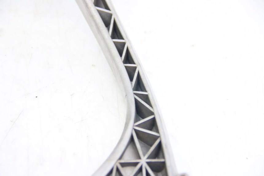 photo de SUPORTE DE BAGAGEM SUZUKI SIXTEEN 125 (2008 - 2010) - Peça verificada