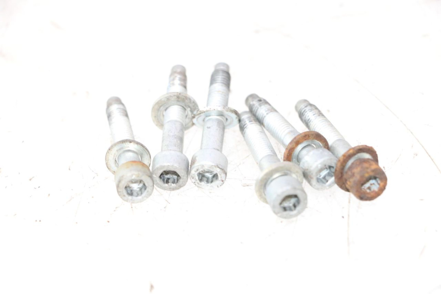 photo de SUPORTE DE BAGAGEM PIAGGIO X9 AMALFI 180 (2000 - 2003) - Pontos de fixação
