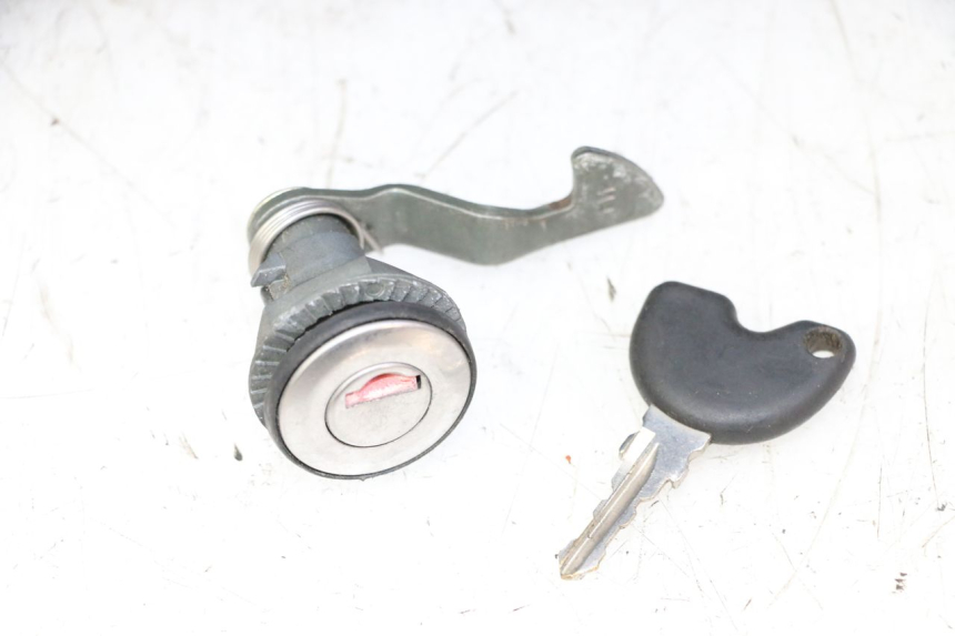 photo de SUPORTE DE BAGAGEM PIAGGIO X9 EVOLUTION 125 (2003 - 2007) - Imagem adicional