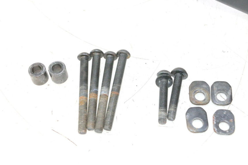 photo de SUPORTE DE BAGAGEM YAMAHA XJR 1300 (1998 - 2002) - Detalhe da peça