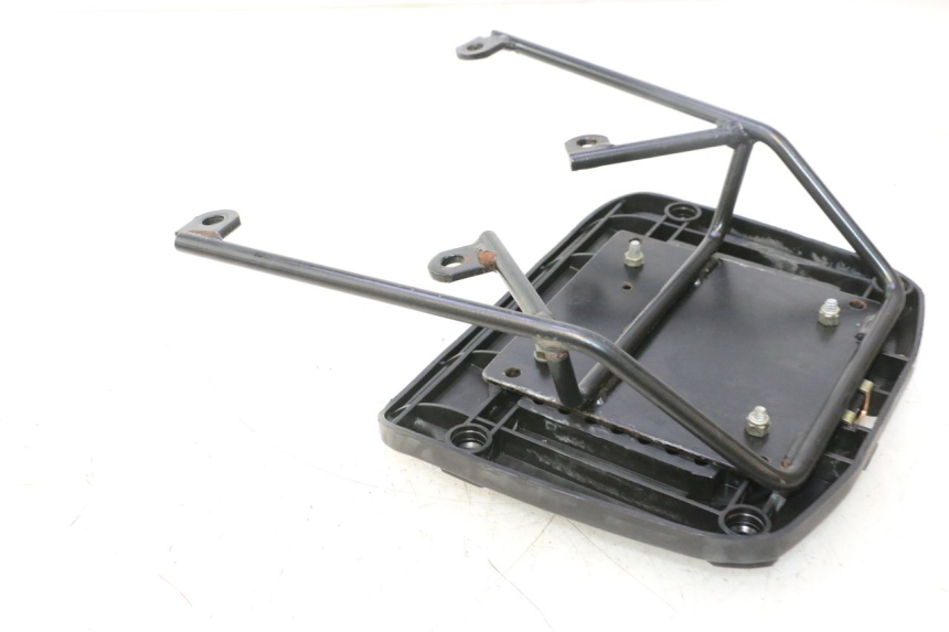 photo de SUPORTE DE BAGAGEM YAMAHA YP MAJESTY 125 (2002 - 2006) - Pontos de fixação