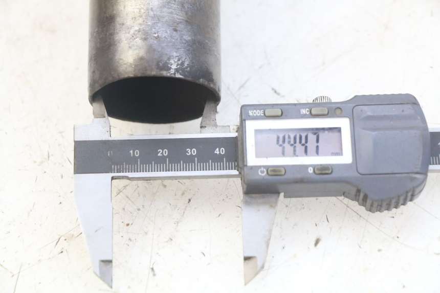 photo de ESCAPE DIREITO HONDA CBR F SC25 1000 (1989 - 1992) - Detalhe da peça