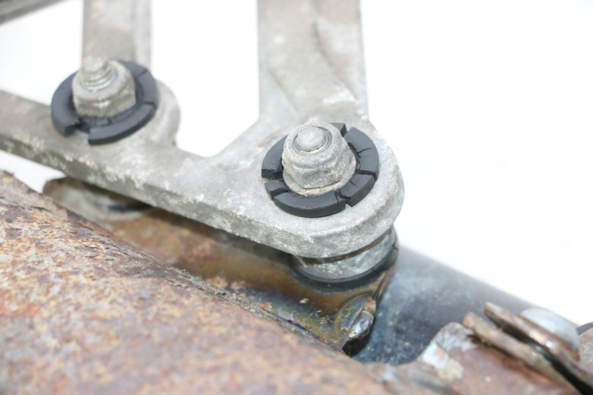 photo de TUBO DE ESCAPE PEUGEOT STREETZONE NAKED 2T 50 (2014 - 2018) - Detalhes característicos