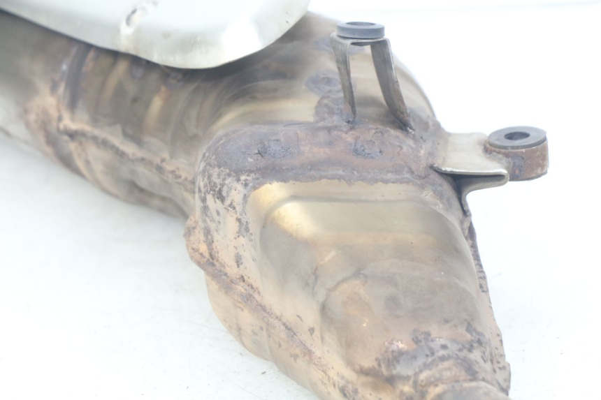 photo de ESCAPE DE MOTO SUZUKI XF FREEWIND 650 (1997 - 2003) - Detalhes característicos
