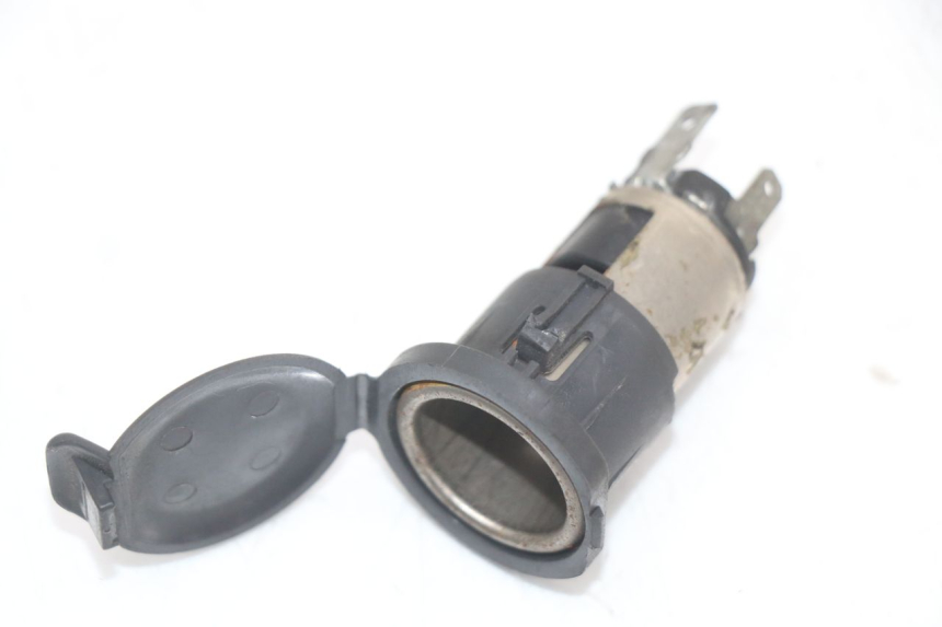 photo de TOMADA DO ACENDEDOR DE CIGARROS SUZUKI BURGMAN 125 (2007 - 2014) - Vista principal