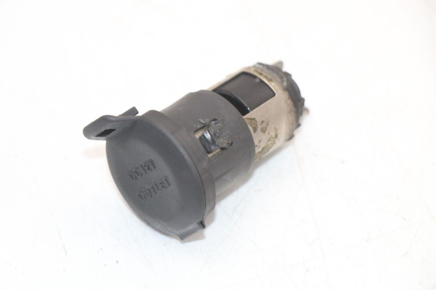 photo de TOMADA DO ACENDEDOR DE CIGARROS SUZUKI BURGMAN 125 (2007 - 2014) - Detalhe da peça