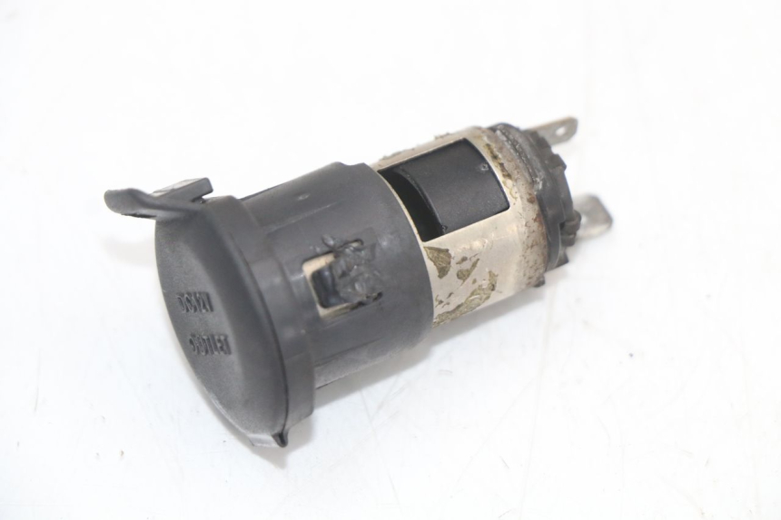 photo de TOMADA DO ACENDEDOR DE CIGARROS SUZUKI BURGMAN 125 (2007 - 2014) - Outro ângulo de visão