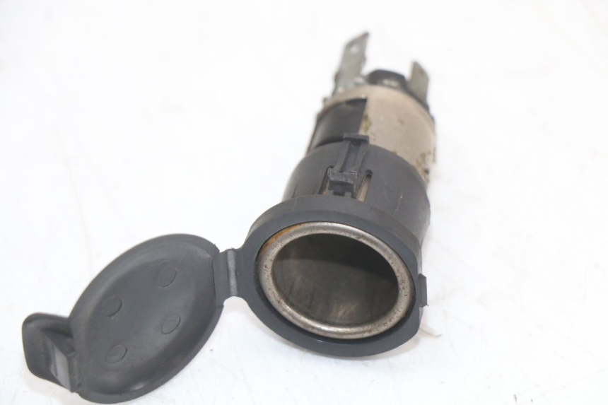 photo de TOMADA DO ACENDEDOR DE CIGARROS SUZUKI BURGMAN 125 (2007 - 2014) - Ampliação técnica