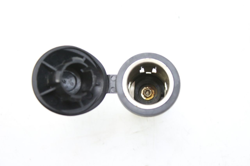 photo de TOMADA DO ACENDEDOR DE CIGARROS PEUGEOT CITYSTAR 125 (2011 - 2017) - Zoom do estado de desgaste