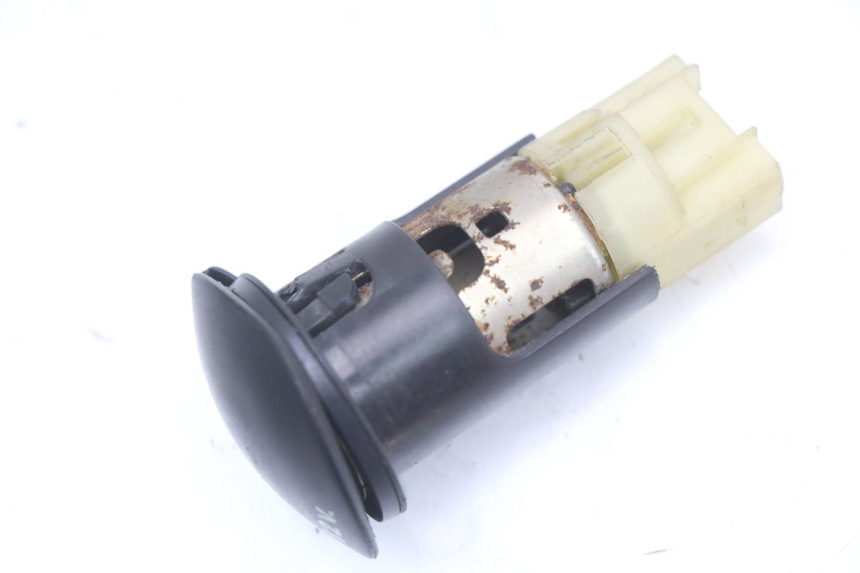 photo de TOMADA DO ACENDEDOR DE CIGARROS PEUGEOT CITYSTAR 50 (2013 - 2017) - Zoom do estado de desgaste