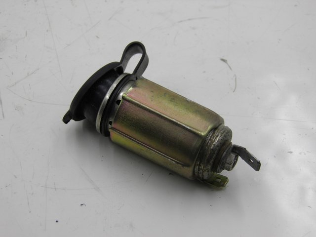 photo de TOMADA DO ISQUEIRO DERBI GP MAX 250 (2006 - 2008) - Detalhe da peça