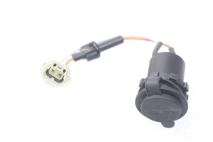 photo de TOMADA DO ACENDEDOR DE CIGARROS KYMCO DINK STREET 125 (2009 - 2014) - Detalhe da peça