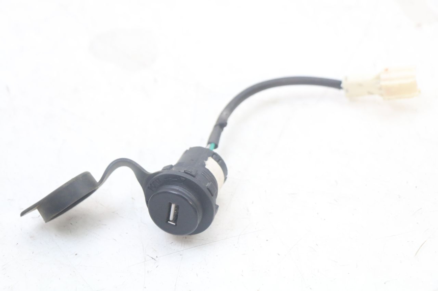 photo de TOMADA DO ACENDEDOR DE CIGARROS SYM FIDDLE 3 III 125 (2014 - 2020) - Detalhe da peça