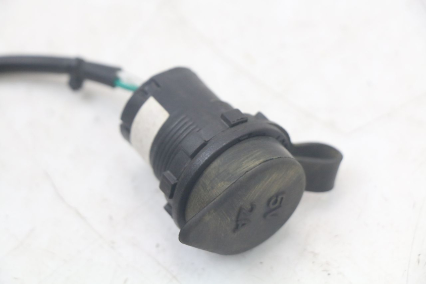 photo de TOMADA DO ACENDEDOR DE CIGARROS SYM FIDDLE 3 III 125 (2014 - 2020) - Pontos de fixação