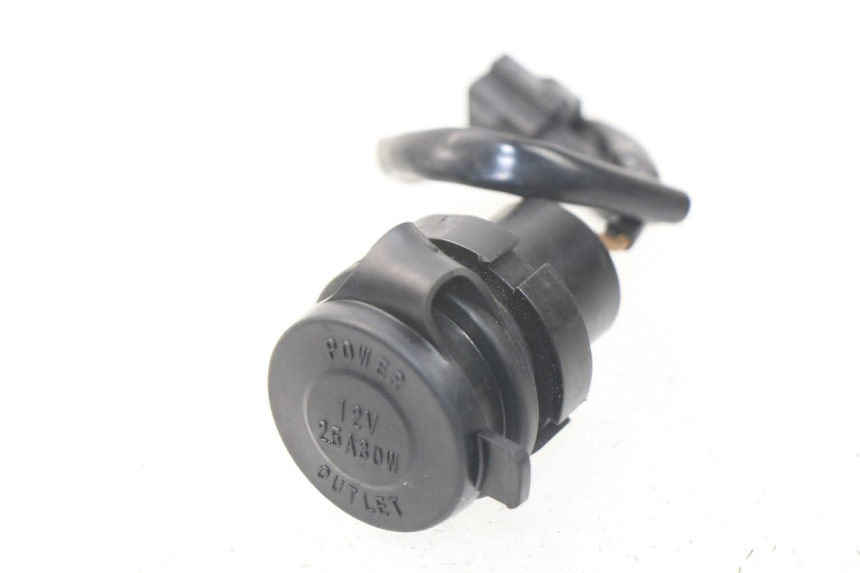 photo de TOMADA DO ISQUEIRO YAMAHA FJR ABS 1300 (2006 - 2012) - Detalhe da peça