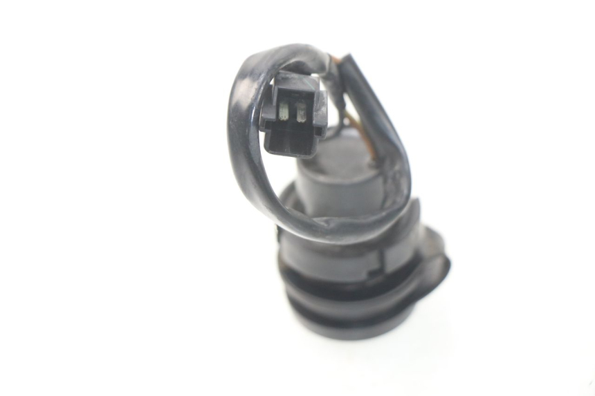 photo de TOMADA DO ISQUEIRO YAMAHA FJR ABS 1300 (2006 - 2012) - Zoom do estado de desgaste
