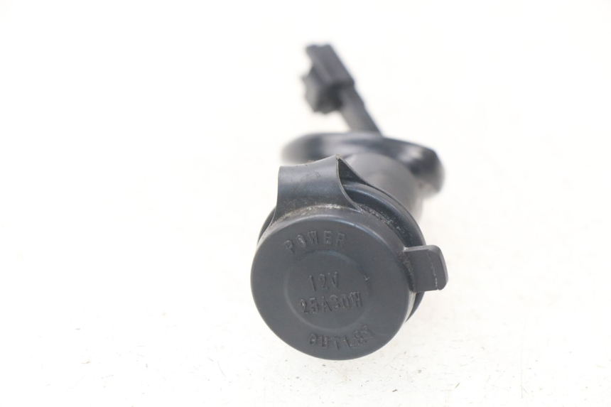 photo de TOMADA DO ISQUEIRO YAMAHA FJR ABS 1300 (2006 - 2012) - Detalhe da peça
