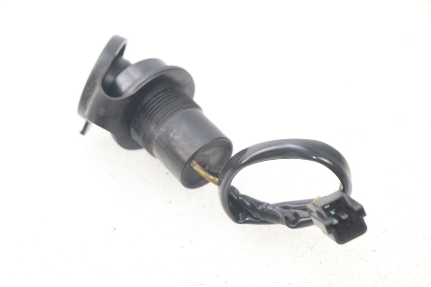 photo de TOMADA DO ISQUEIRO YAMAHA FJR ABS 1300 (2006 - 2012) - Zoom do estado de desgaste