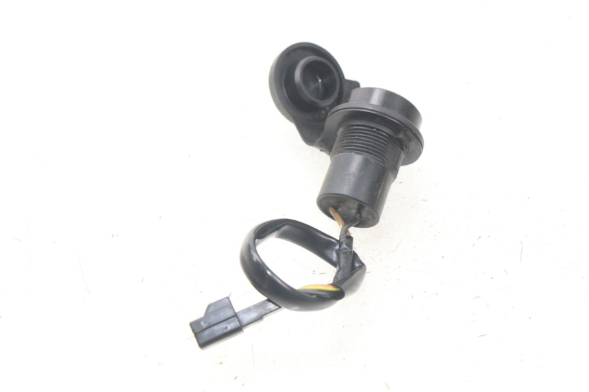 photo de TOMADA DO ISQUEIRO YAMAHA FJR ABS 1300 (2006 - 2012) - Outro ângulo de visão