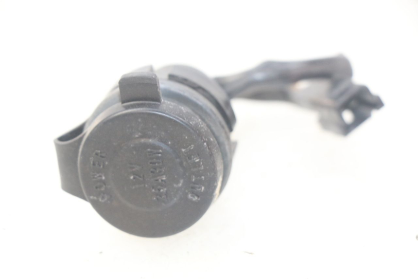 photo de TOMADA DO ISQUEIRO YAMAHA FJR ABS 1300 (2006 - 2012) - Detalhe da peça