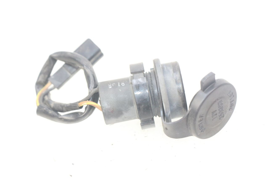 photo de TOMADA DO ISQUEIRO YAMAHA FJR ABS 1300 (2006 - 2012) - Zoom do estado de desgaste