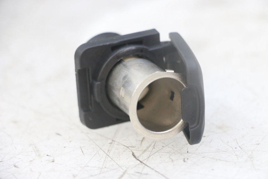 photo de TOMADA DO ACENDEDOR DE CIGARROS HONDA FORZA ABS 300 (2013 - 2017) - Zoom do estado de desgaste