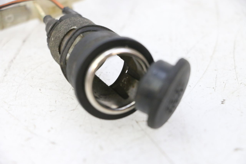 photo de TOMADA DO ACENDEDOR DE CIGARROS KYMCO GRAND DINK 125 (2002 - 2007) - Ampliação técnica