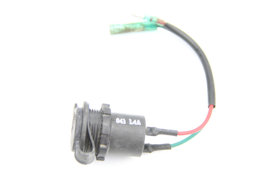 photo de TOMADA DO ACENDEDOR DE CIGARROS SYM GTS EFI ABS 125 (2012 - 2016) - Detalhe da peça