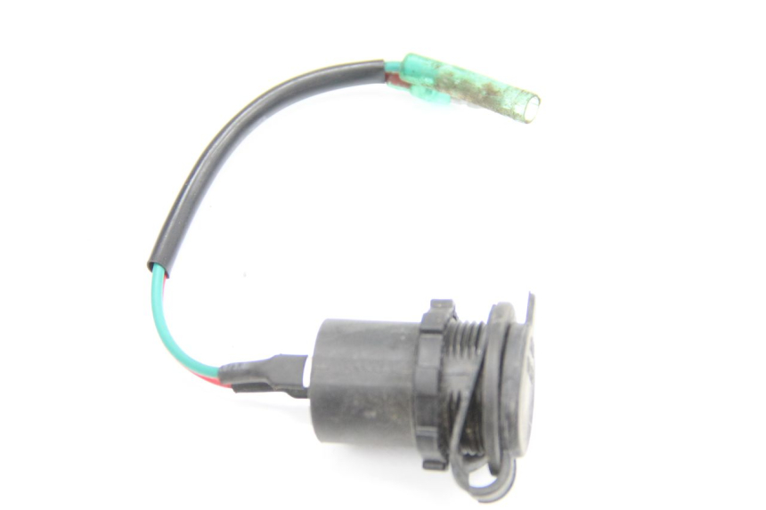 photo de TOMADA DO ACENDEDOR DE CIGARROS SYM GTS EFI ABS 125 (2012 - 2016) - Zoom do estado de desgaste