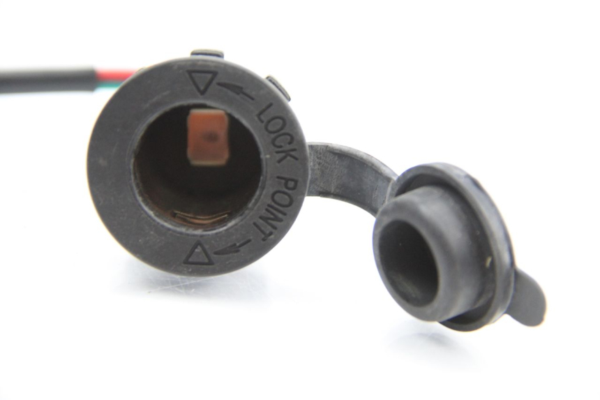 photo de TOMADA DO ACENDEDOR DE CIGARROS SYM GTS EFI ABS 125 (2012 - 2016) - Ampliação técnica