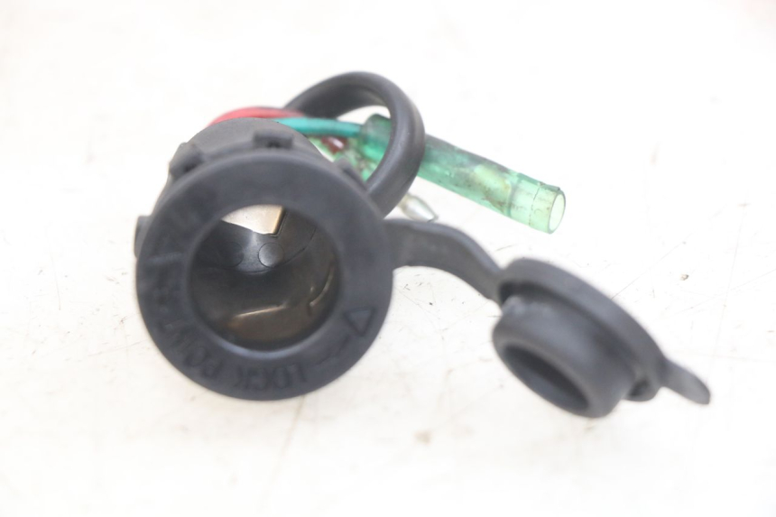 photo de TOMADA DO ISQUEIRO SYM GTS EFI 125 (2012 - 2016) - Detalhe da peça