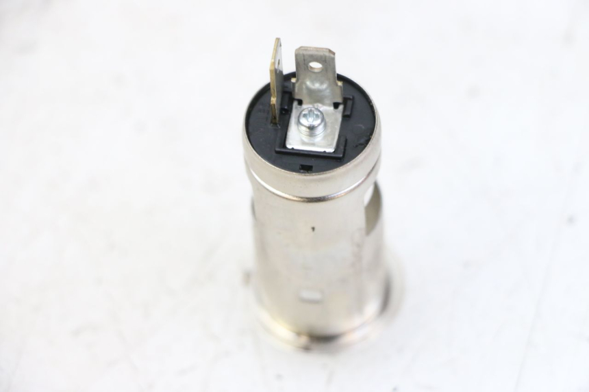 photo de TOMADA DO ACENDEDOR DE CIGARROS HONDA PCX (JF57/JF64) 125 (2014 - 2018) - Detalhe da peça