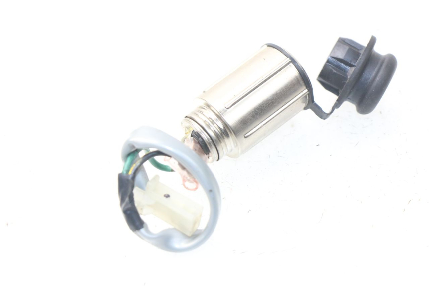 photo de TOMADA DO ACENDEDOR DE CIGARROS HONDA INTEGRA NC D 750 (2016 - 2018) - Zoom do estado de desgaste