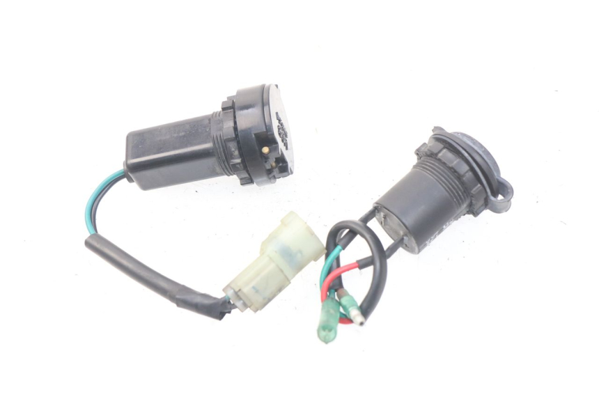 photo de TOMADA DO ACENDEDOR DE CIGARROS SYM JOYMAX 250 (2013 - 2017) - Ampliação técnica