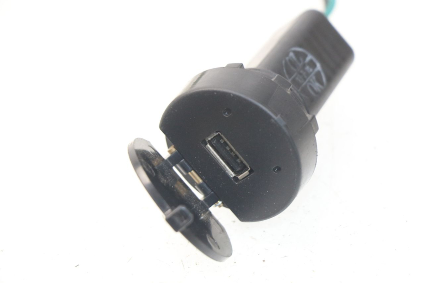 photo de TOMADA DO ACENDEDOR DE CIGARROS SYM JOYMAX 250 (2013 - 2017) - Vista geral