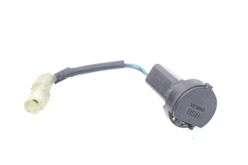 photo de TOMADA DO ACENDEDOR DE CIGARROS SYM JOYMAX 250 (2013 - 2017) - Estado da superfície