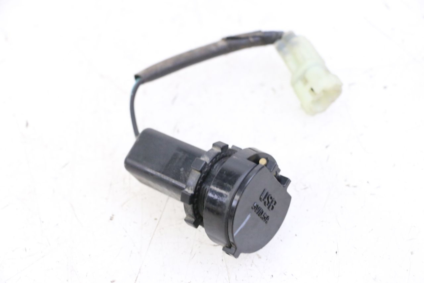 photo de TOMADA DO ISQUEIRO SYM JOYMAX 125 (2010 - 2017) - Detalhe da peça