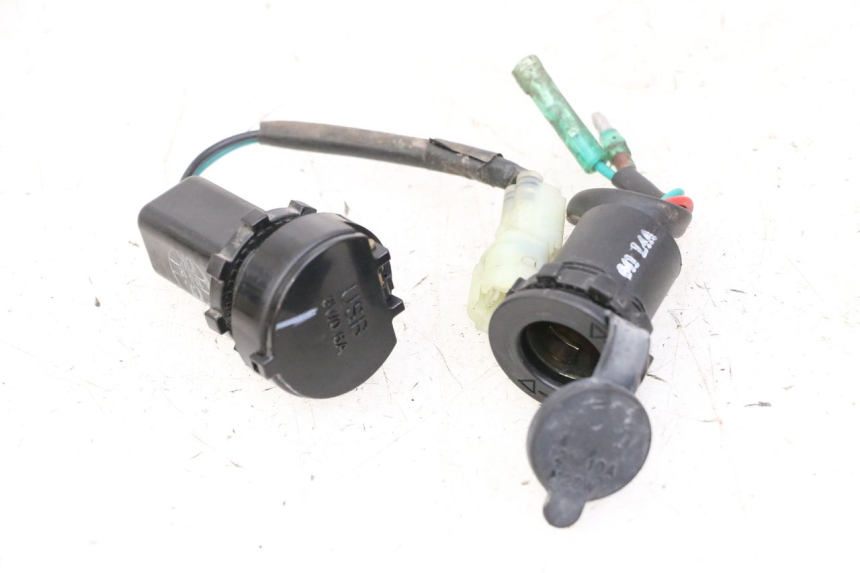 photo de TOMADA DO ISQUEIRO SYM JOYMAX 125 (2010 - 2017) - Peça verificada