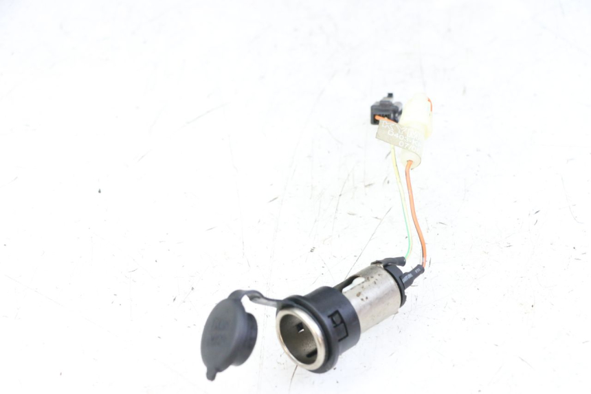 photo de TOMADA DO ACENDEDOR DE CIGARROS KYMCO GRAND DINK 125 (2008 - 2014) - Ampliação técnica