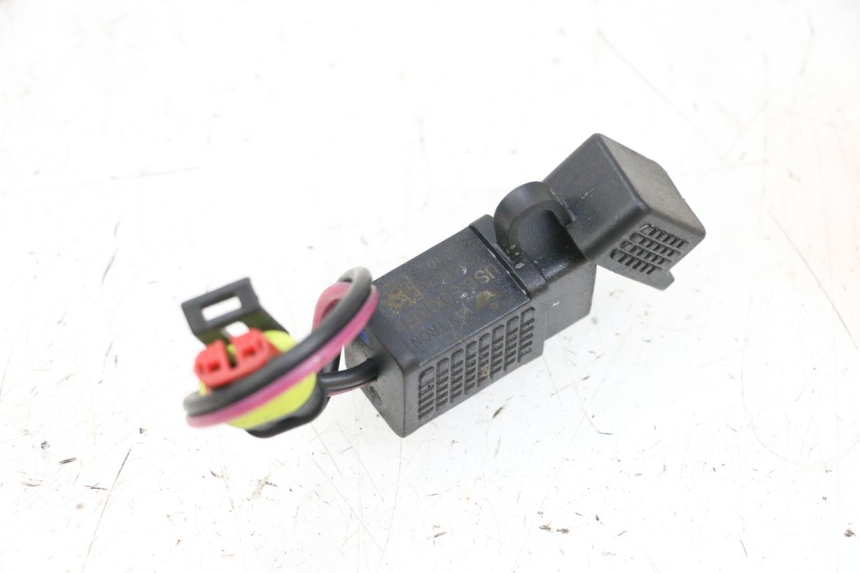 photo de TOMADA DO ISQUEIRO PIAGGIO MP3 HPE 300 (2019 - 2026) - Zoom do estado de desgaste
