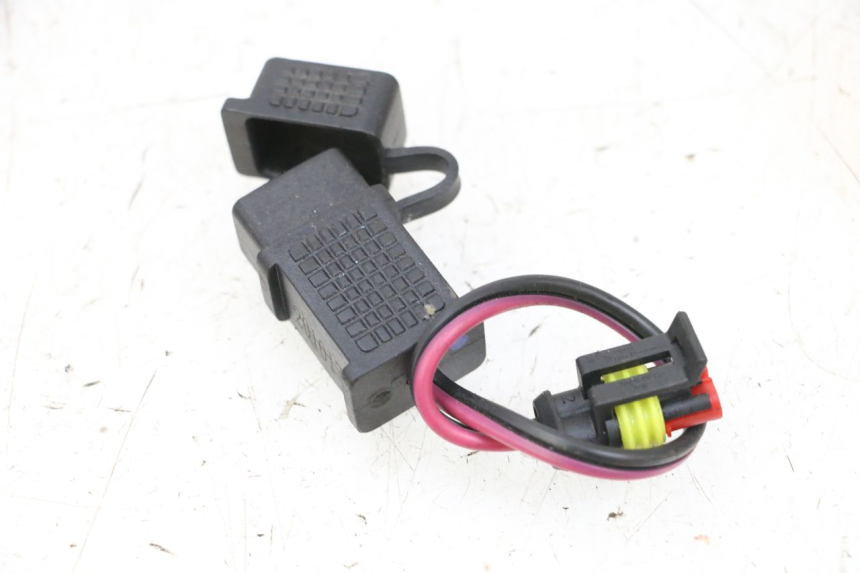 photo de TOMADA DO ISQUEIRO PIAGGIO MP3 HPE 300 (2019 - 2026) - Outro ângulo de visão