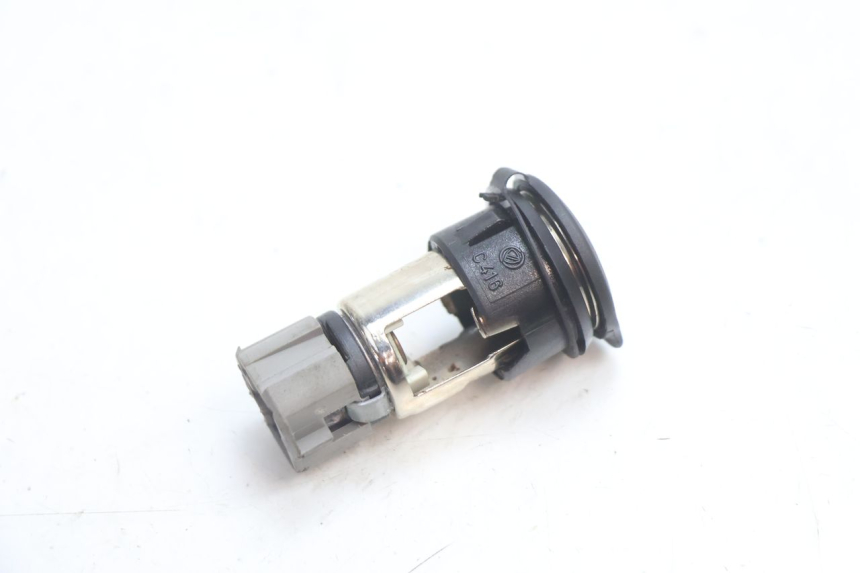 photo de TOMADA DO ISQUEIRO PIAGGIO MP3 LT 400 (2007 - 2012) - Zoom do estado de desgaste