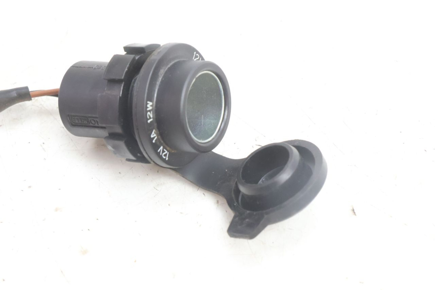 photo de TOMADA DO ACENDEDOR DE CIGARROS YAMAHA N-MAX NMAX 125 (2021 - 2024) - Detalhe da peça
