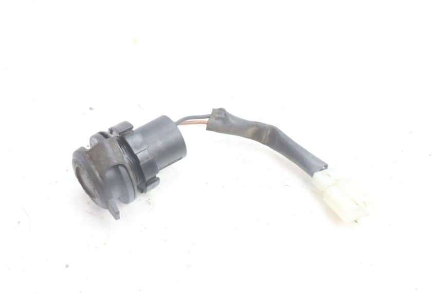 photo de TOMADA DO ACENDEDOR DE CIGARROS YAMAHA N-MAX NMAX 125 (2021 - 2024) - Outro ângulo de visão