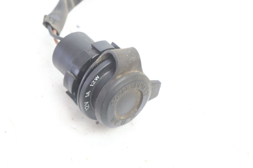 photo de TOMADA DO ACENDEDOR DE CIGARROS YAMAHA N-MAX NMAX 125 (2021 - 2024) - Ampliação técnica