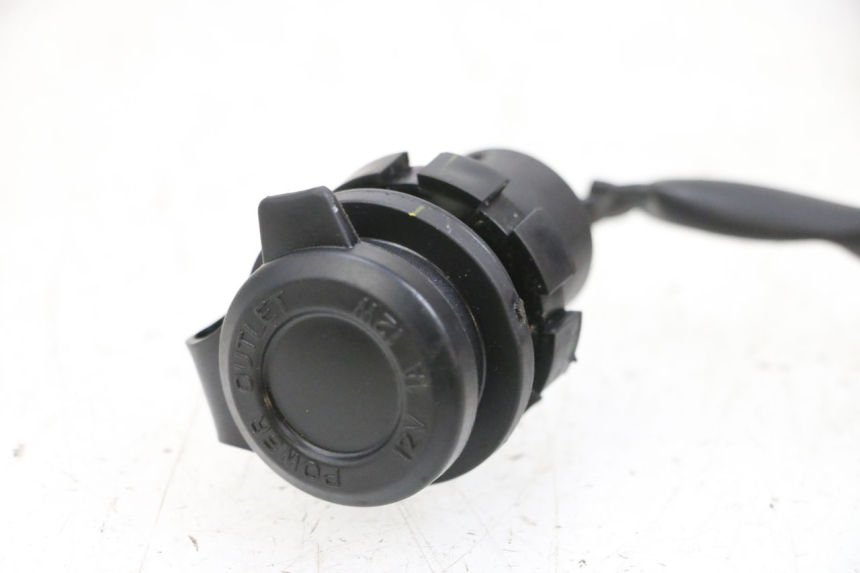 photo de TOMADA DO ACENDEDOR DE CIGARROS YAMAHA NEO'S CORE 1 (2022 - 2026) - Zoom do estado de desgaste