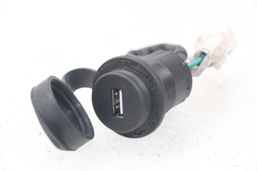 photo de TOMADA DO ACENDEDOR DE CIGARROS SYM ORBIT III 3 4T 50 (2021 - 2025) - Vista principal