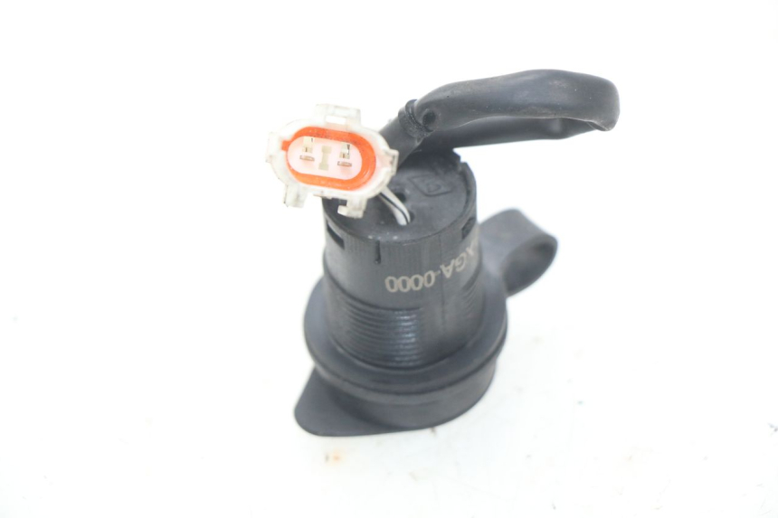photo de TOMADA DO ACENDEDOR DE CIGARROS SYM ORBIT III 3 4T 50 (2021 - 2025) - Zoom do estado de desgaste